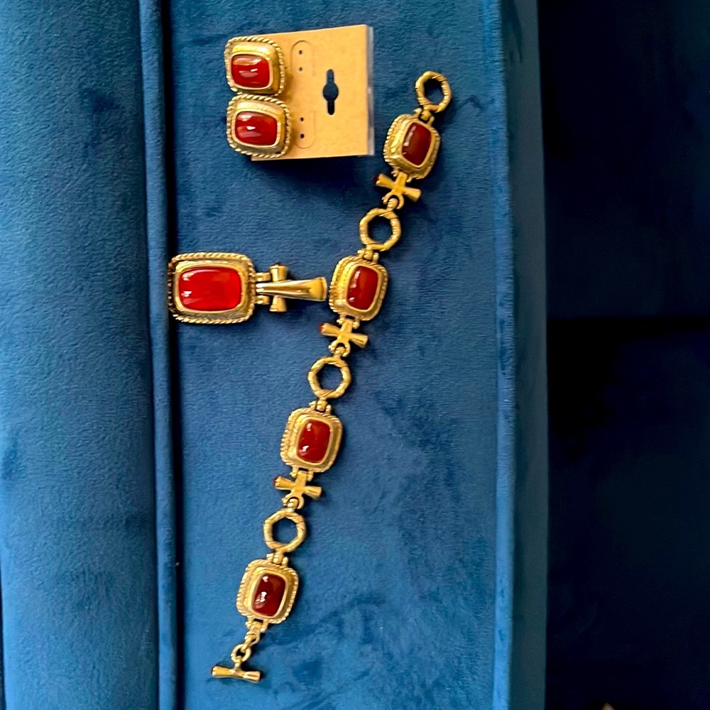 Premier Designs bracelet, earrings, pendant.Gold with Carnelian colored stones.